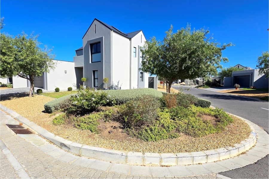 3 Bedroom Property for Sale in Aan de Wijnlanden Western Cape
